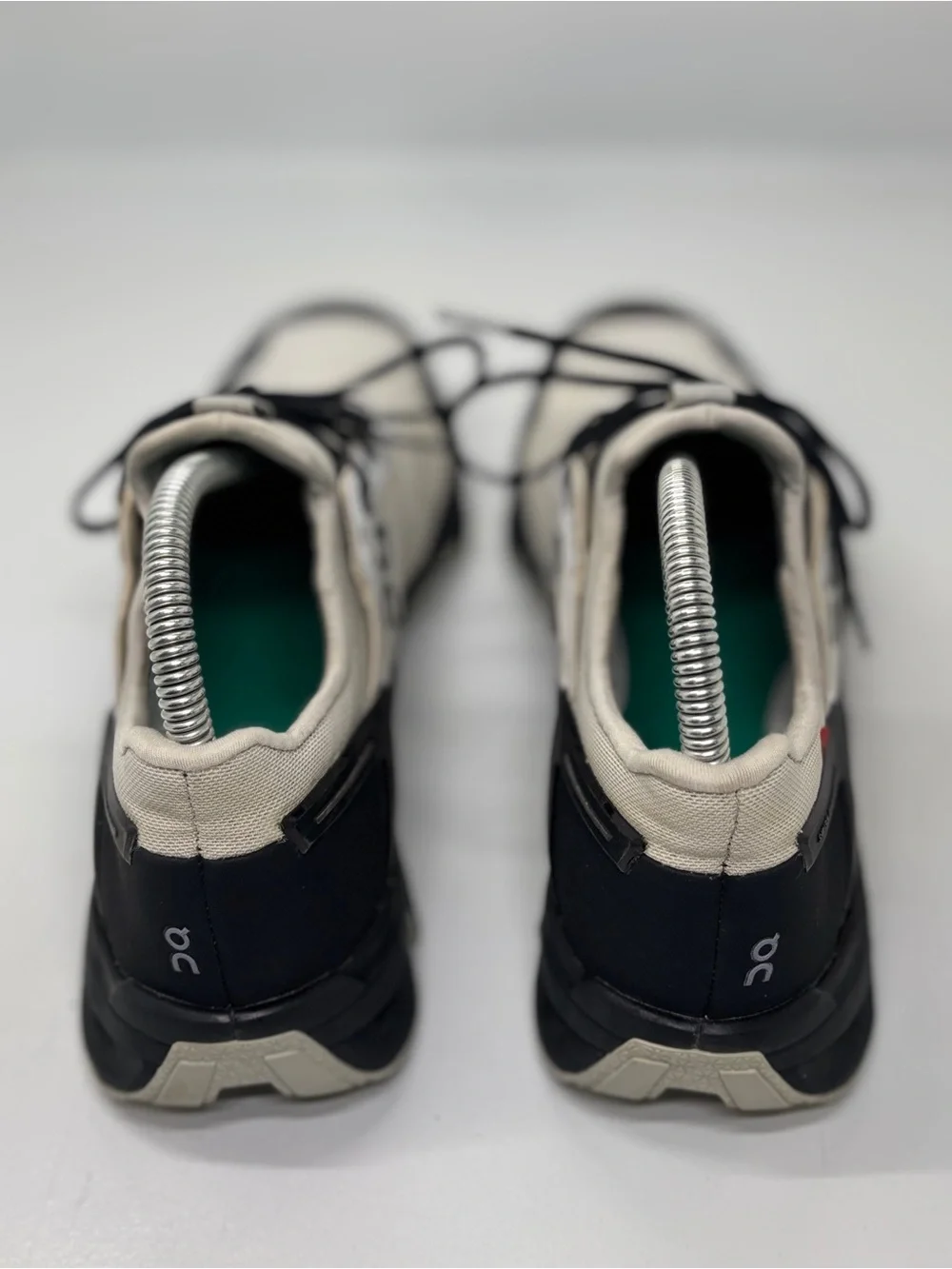 On Cloudventure Peak Women’s 9 White Black Trail Running Shoes